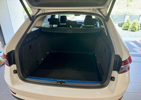 Skoda Superb cena 92250 przebieg: 125670, rok produkcji 2019 z Siedliszcze małe 191